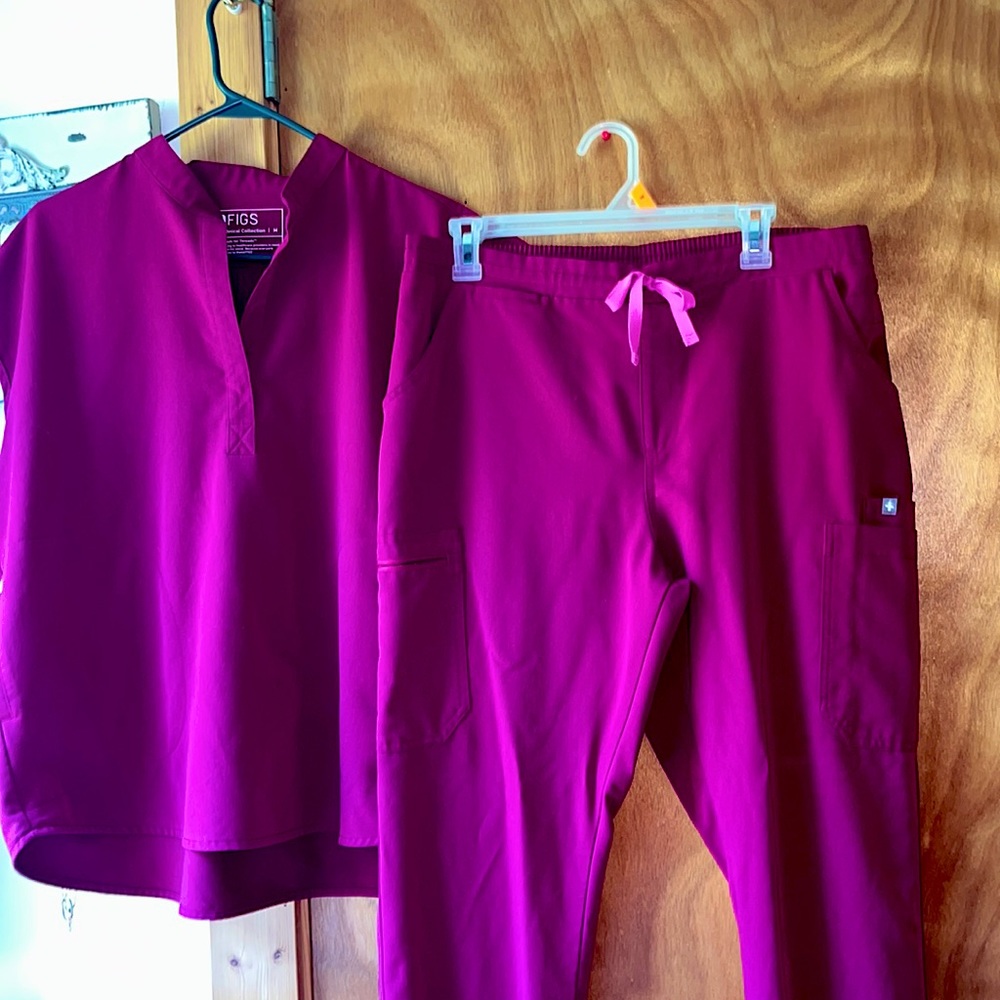 FIGS M/L TALL SCRUBS